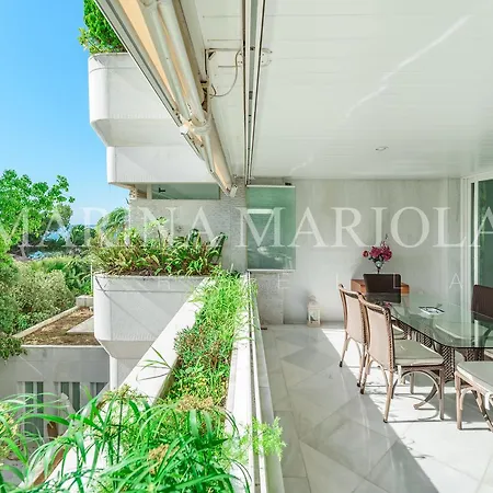 Marina Mariola Μαρμπέλλα