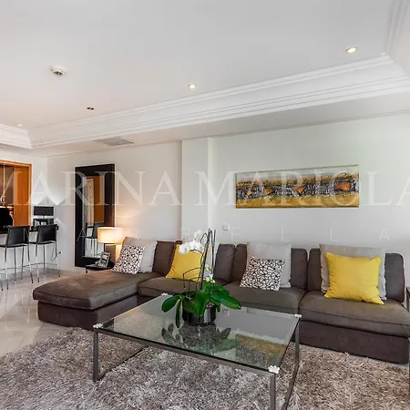 Marina Mariola Μαρμπέλλα