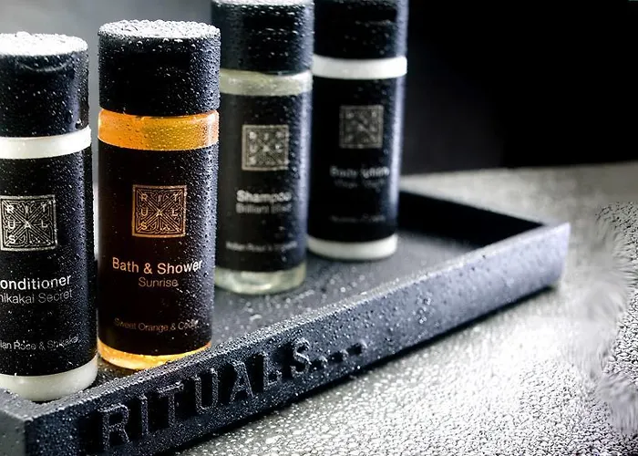 Marina Mariola Resort