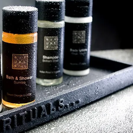 Marina Mariola Resort