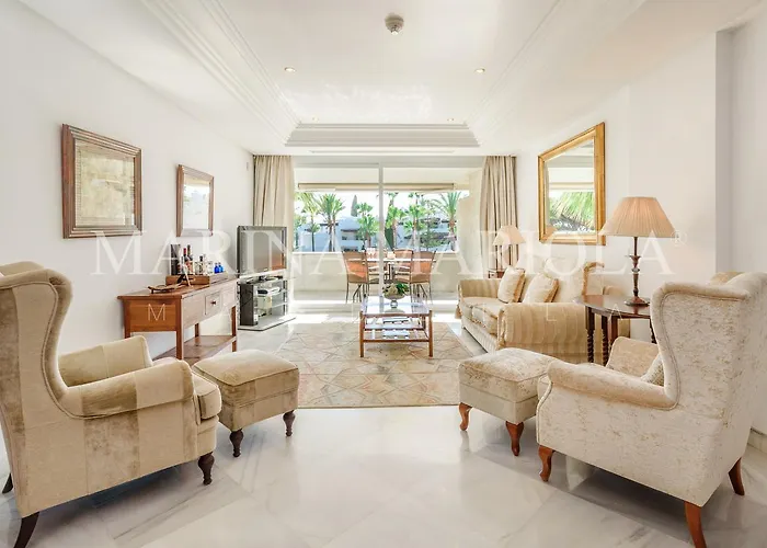 Marina Mariola Resort *